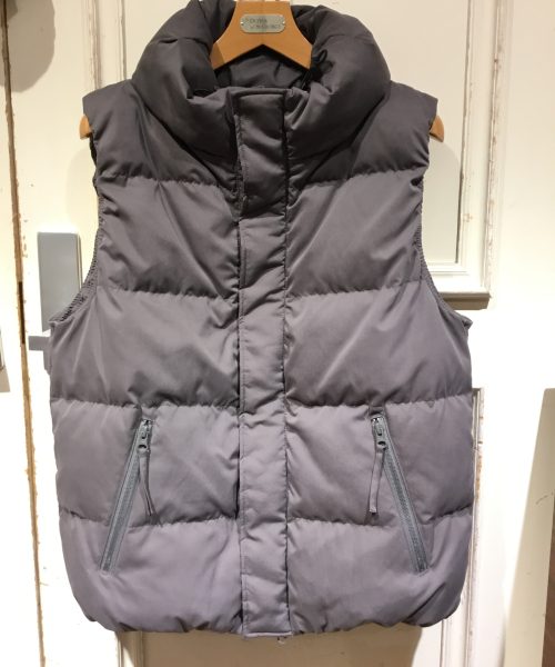 VOLUME NECK DOWN VEST